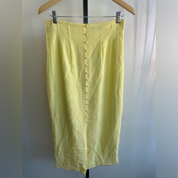 Kourt|| Butter Yellow Enza Midi skirt Size L Viscose and Nylon - Picture 2 of 9
